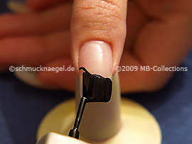 Esmalte de color negro