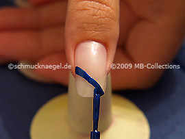 Esmalte en azul oscuro