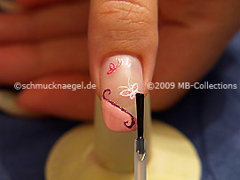 Al fin utilice el esmalte transparente