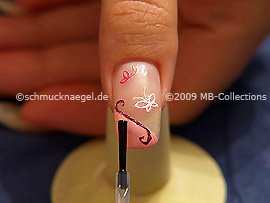 El esmalte transparente protege el motivo