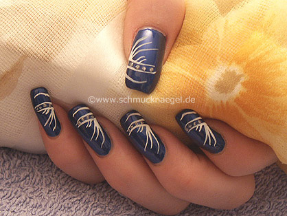 Uñas decoradas azul oscuro