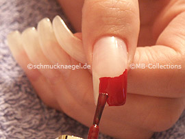 esmalte de color rojo oscuro