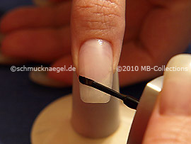 Esmalte de color negro