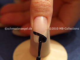 Esmalte de color negro