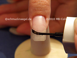 Esmalte de color negro