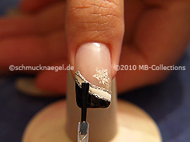 El esmalte transparente protege el motivo