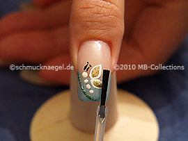 Al fin utilice el esmalte transparente