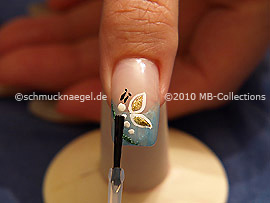 El esmalte transparente protege el motivo