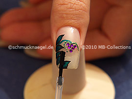 El esmalte transparente protege el motivo