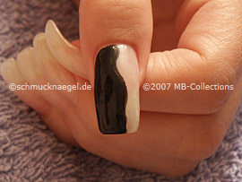 esmalte de color negro