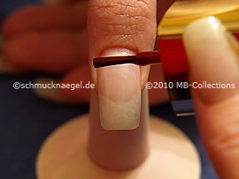 Esmalte en rojo oscuro