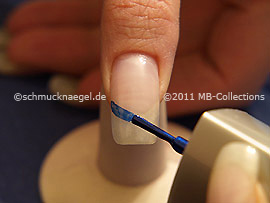 Esmalte en azul oscuro