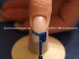 Esmalte en azul oscuro