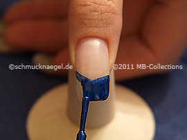 Esmalte en azul oscuro