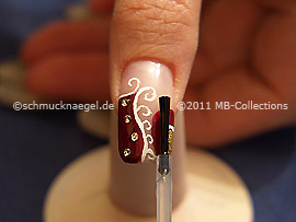 Al fin utilice el esmalte transparente