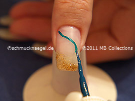 Nail art liner de color verde oscuro