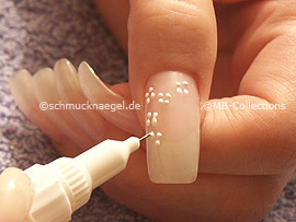 nail art pen de color blanco