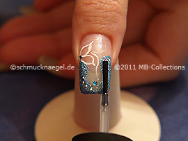 Al fin utilice el esmalte transparente