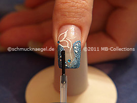 El esmalte transparente protege el motivo