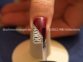 Al fin utilice el esmalte transparente