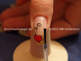 Al fin utilice el esmalte transparente