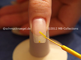 Nail art liner de color amarillo