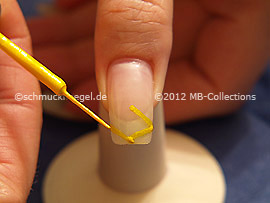 Nail art liner de color amarillo