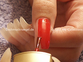 esmalte de color rojo