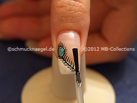Al fin utilice el esmalte transparente
