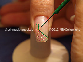 Nail art liner de color verde oscuro