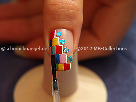 El esmalte transparente protege el motivo
