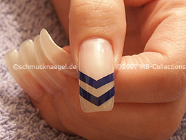 pinzeta y las plantillas para manicura francesa