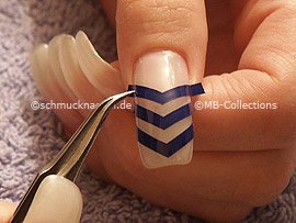 pinzeta y las plantillas para manicura francesa