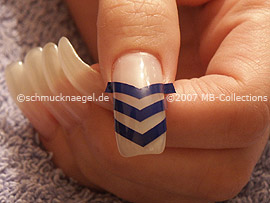 pinzeta y las plantillas para manicura francesa