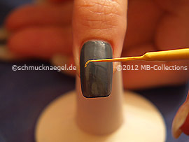 Nail art liner de color amarillo