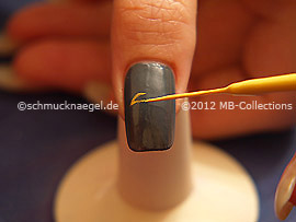 Nail art liner de color amarillo