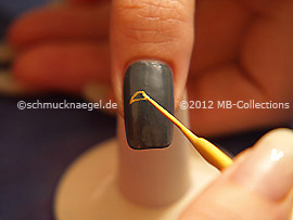 Nail art liner de color amarillo