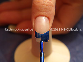 Esmalte de color azul oscuro