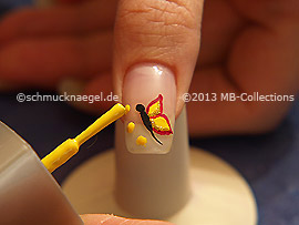 Esmalte de color amarillo