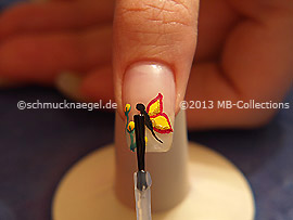 El esmalte transparente protege el motivo