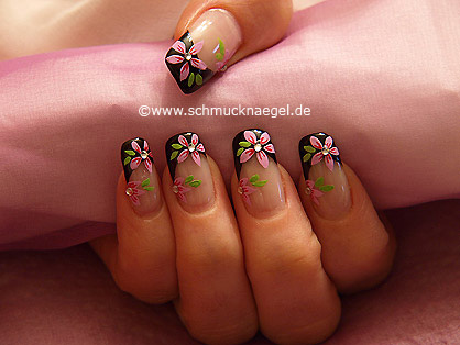 Diseño de flores con esmalte y piedras strass - Diseños de uñas