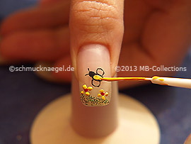 Nail art liner de color amarillo