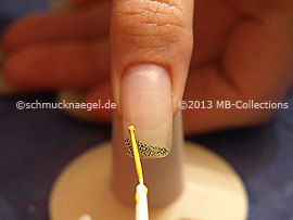 Nail art liner de color amarillo