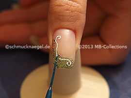 Nail art liner de color verde oscuro