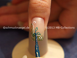 Nail art liner de color verde oscuro