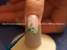 Nail art liner de color verde oscuro