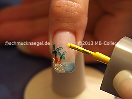 Esmalte de color amarillo