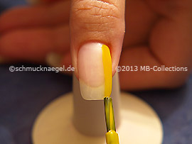 Esmalte en amarillo