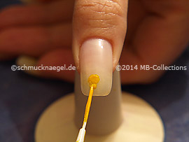 Nail art liner de color amarillo