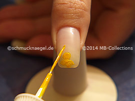 Nail art liner de color amarillo